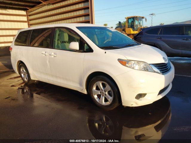  Salvage Toyota Sienna