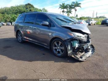  Salvage Toyota Sienna