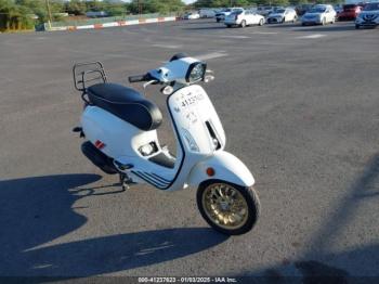  Salvage Vespa Primavera Sprint