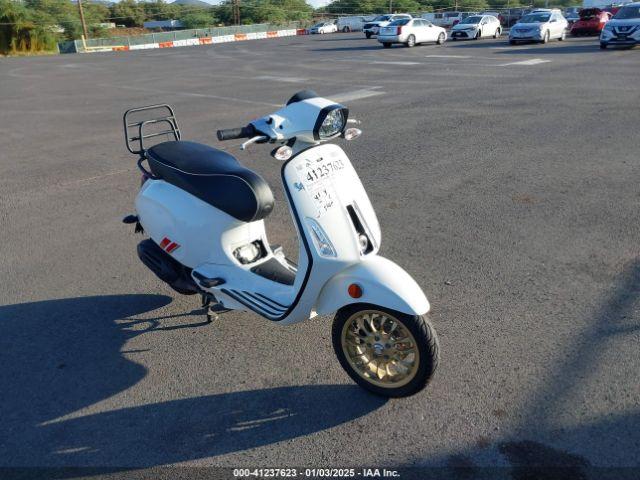  Salvage Vespa Primavera Sprint