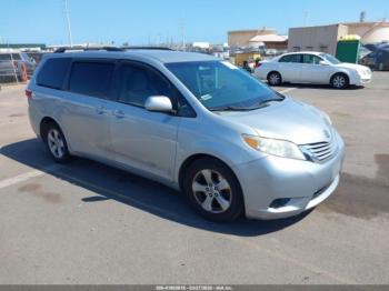  Salvage Toyota Sienna