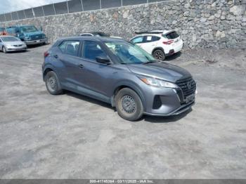  Salvage Nissan Kicks