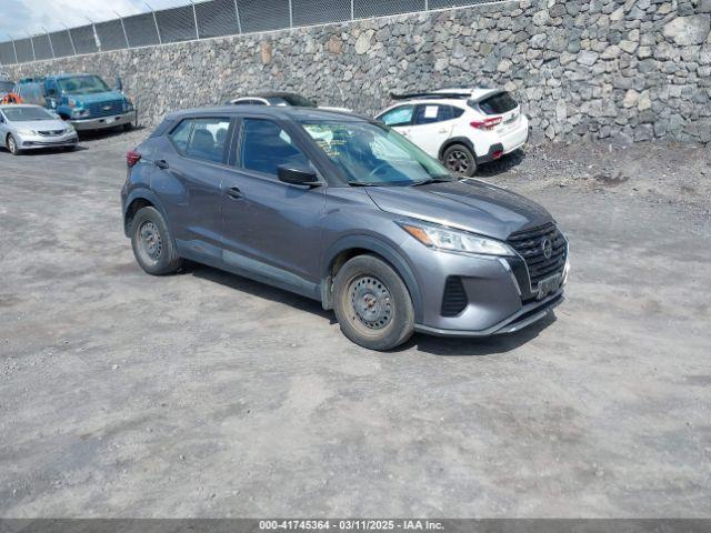  Salvage Nissan Kicks