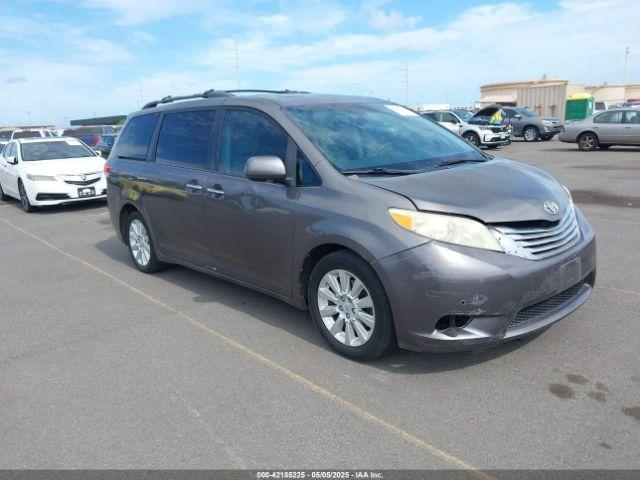  Salvage Toyota Sienna