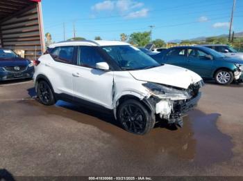  Salvage Nissan Kicks