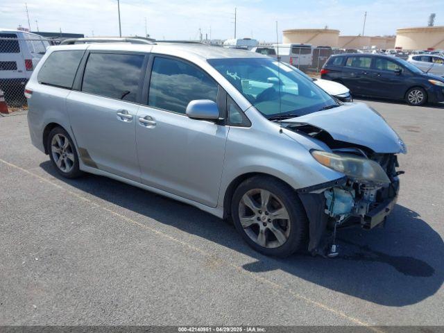  Salvage Toyota Sienna
