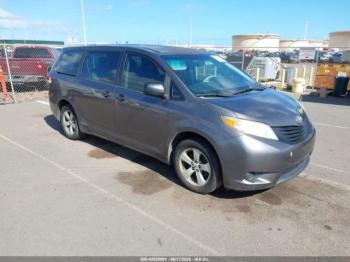  Salvage Toyota Sienna