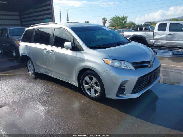  Salvage Toyota Sienna