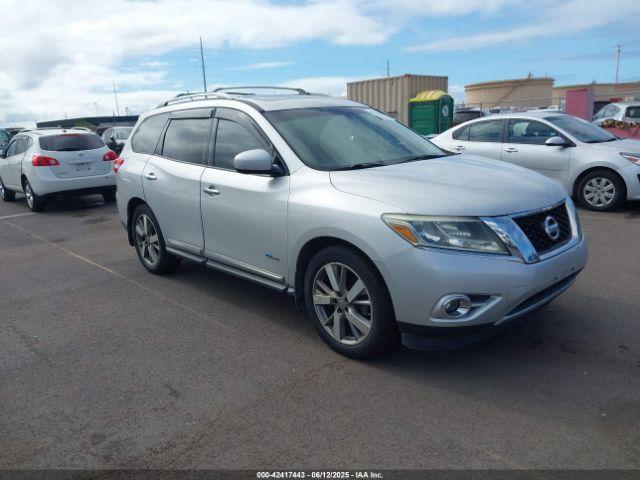  Salvage Nissan Pathfinder