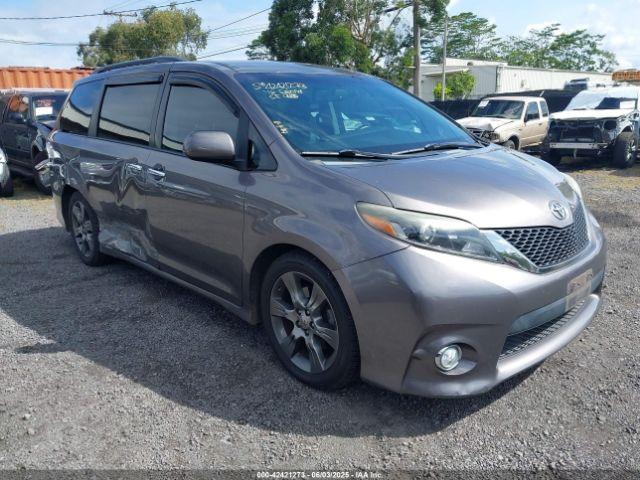  Salvage Toyota Sienna