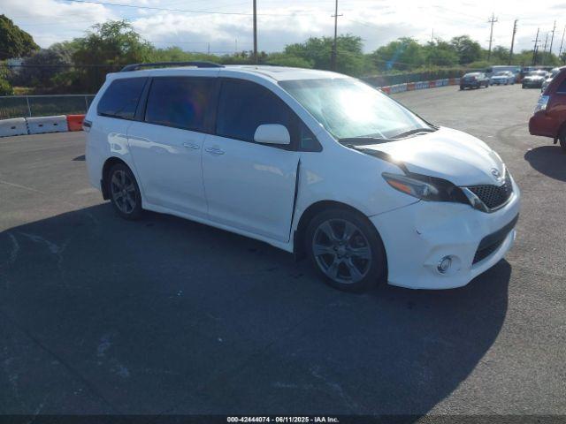  Salvage Toyota Sienna