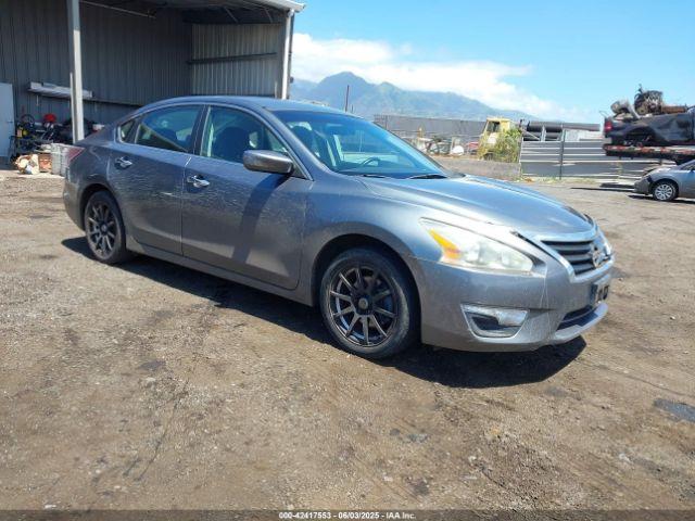  Salvage Nissan Altima