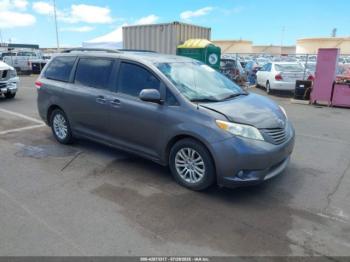  Salvage Toyota Sienna