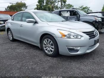  Salvage Nissan Altima
