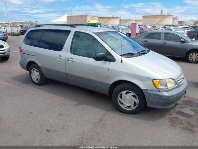  Salvage Toyota Sienna