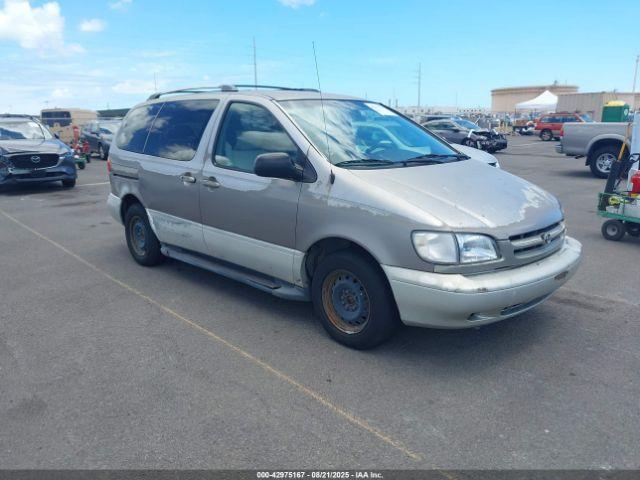  Salvage Toyota Sienna