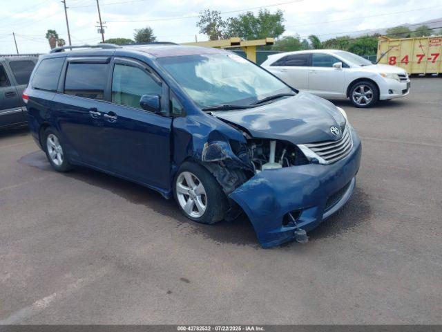  Salvage Toyota Sienna
