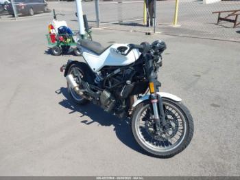  Salvage Husqvarna Vitpilen 401 Svartpilen 4