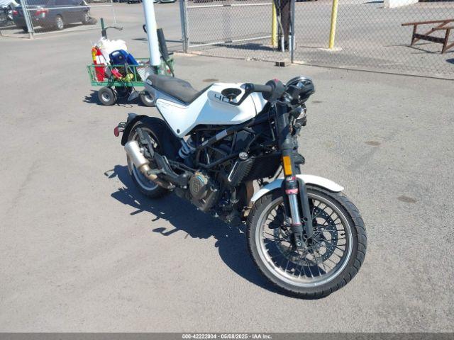  Salvage Husqvarna Vitpilen 401 Svartpilen 4