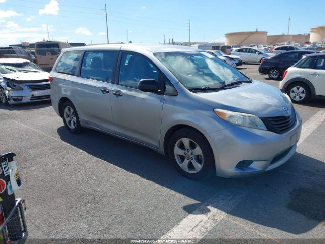  Salvage Toyota Sienna