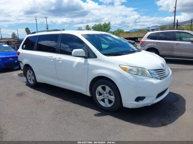  Salvage Toyota Sienna