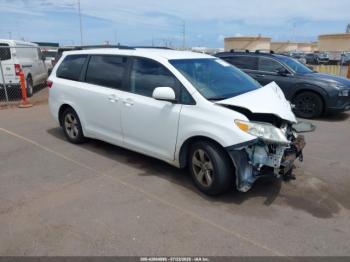  Salvage Toyota Sienna