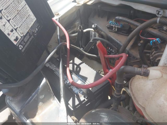 Chevrolet Express Work Van Image 2