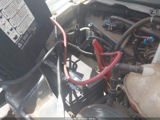 Chevrolet Express Work Van Image 2