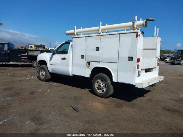 Chevrolet Silverado 2500 Work Truck Image 3