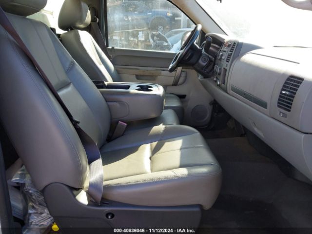 Chevrolet Silverado 2500 Work Truck Image 10