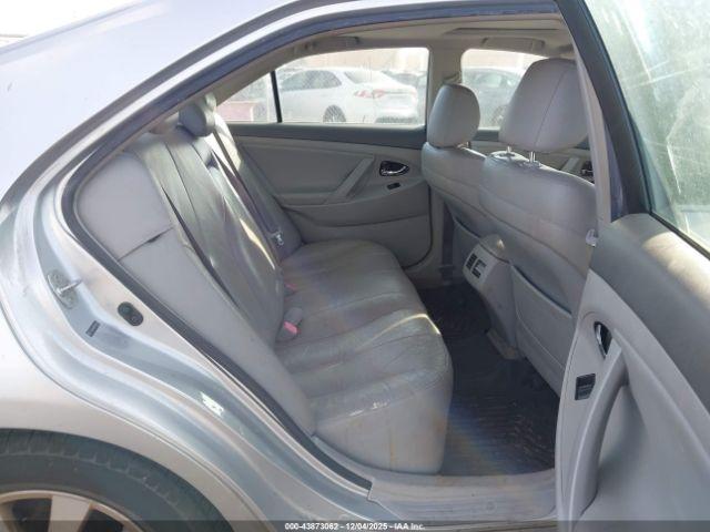 Toyota Camry Image 7