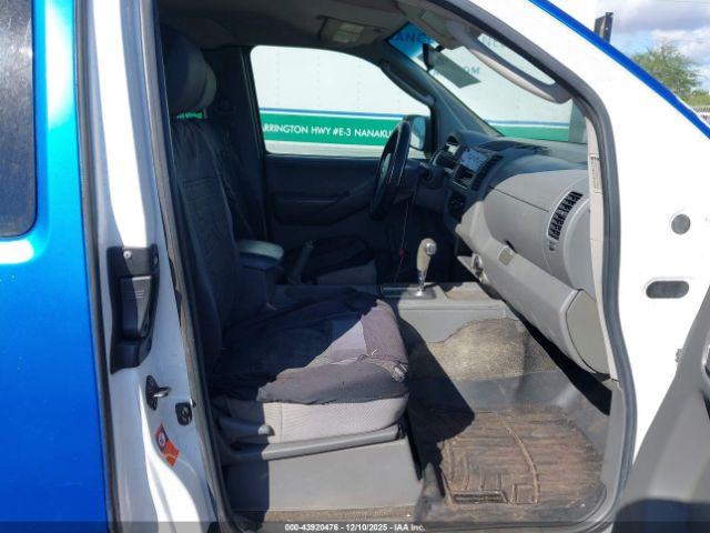 Nissan Frontier Xe Image 3