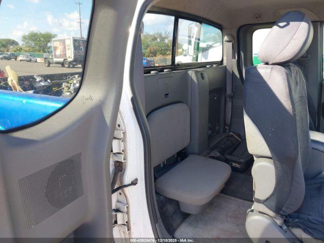 Nissan Frontier Xe Image 5