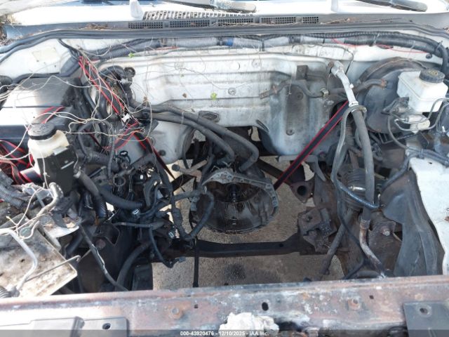 Nissan Frontier Xe Image 6