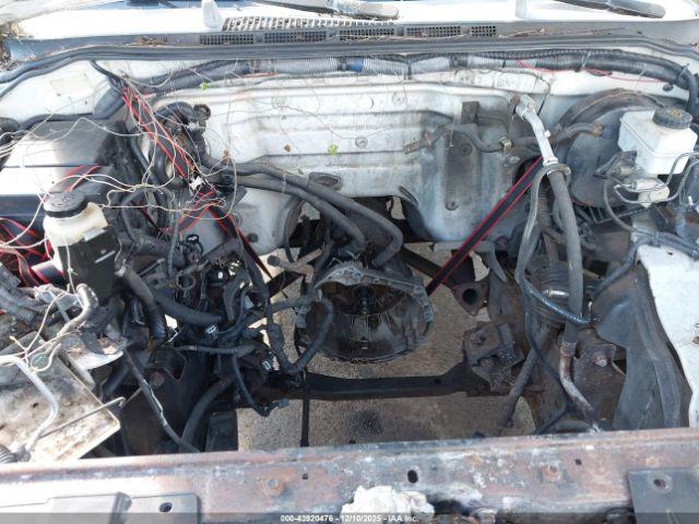 Nissan Frontier Xe Image 6