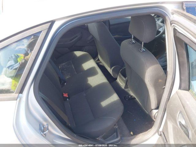 Ford Focus S Image 8