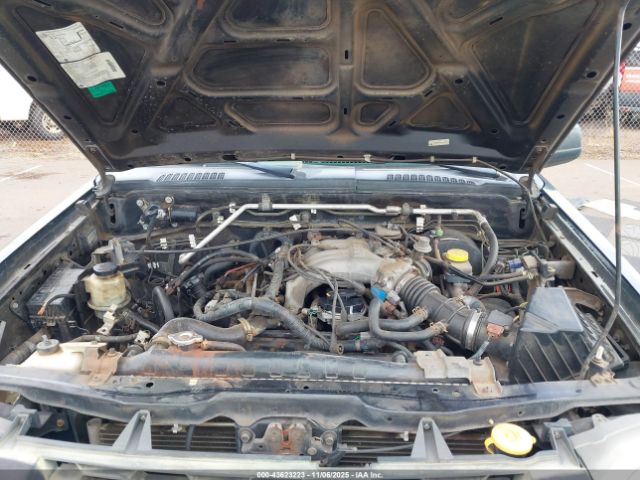 Nissan Xterra Se Image 8