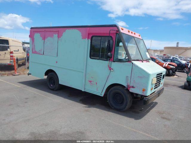  Salvage Chevrolet P30