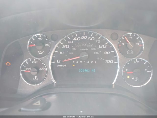 Chevrolet Express Work Van Image 4