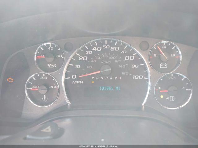 Chevrolet Express Work Van Image 4