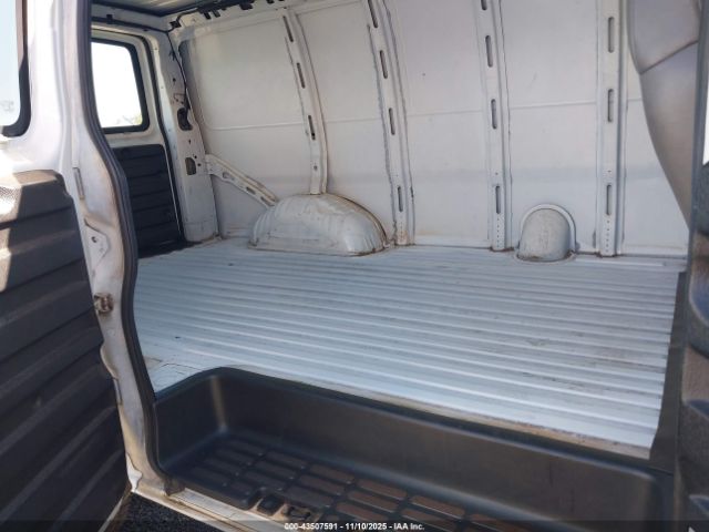 Chevrolet Express Work Van Image 7