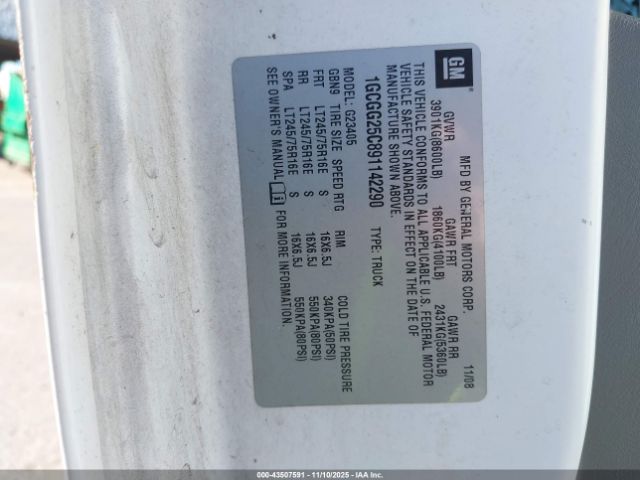 Chevrolet Express Work Van Image 10