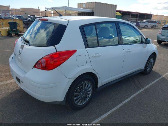 Nissan Versa 1.8s Image 4