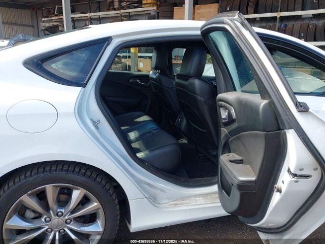 Chrysler 200 S Image 9