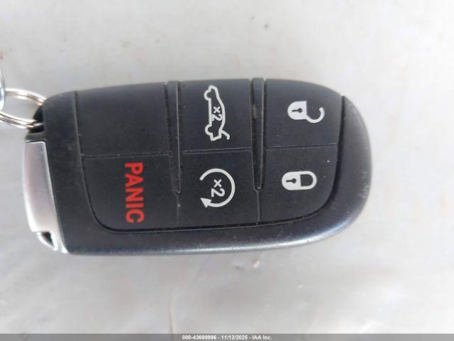 Chrysler 200 S Image 8