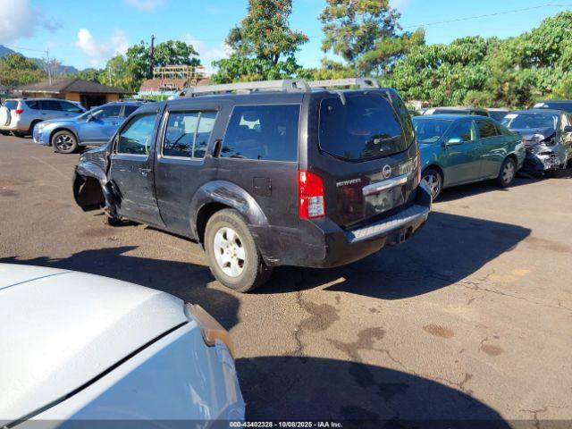 Nissan Pathfinder S Image 4