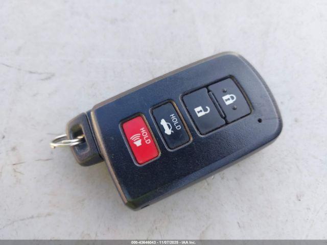 Toyota Camry Xle V6 Image 12