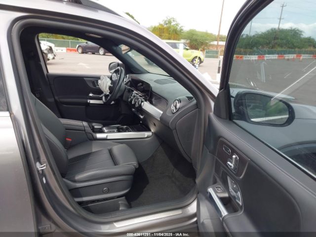 Mercedes-Benz GLB Image 8