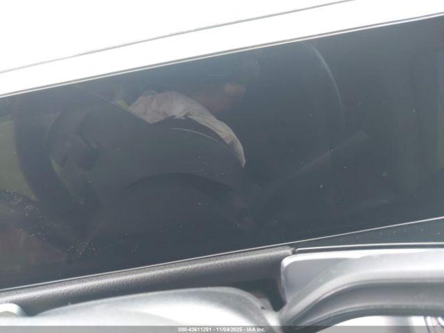 Mercedes-Benz GLB Image 5