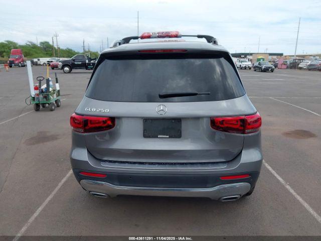 Mercedes-Benz GLB Image 2